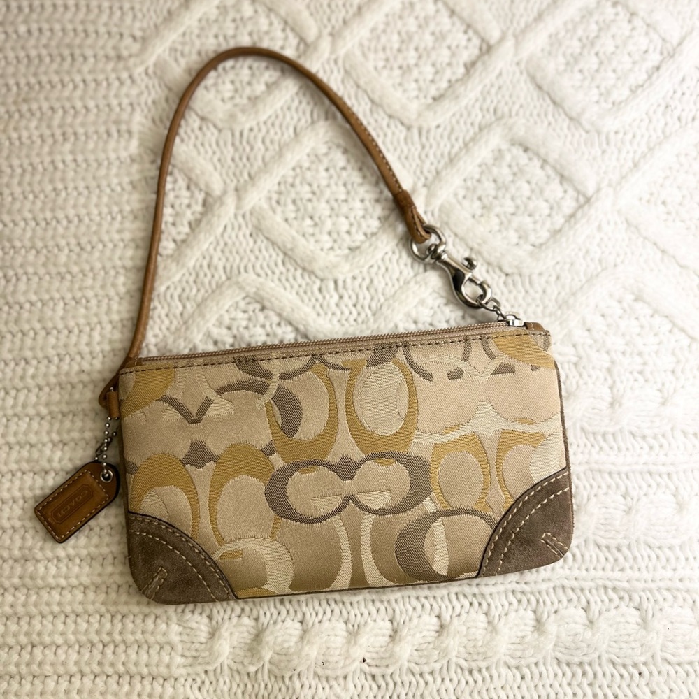 Coach Optic Signature Beige Wristlet 👝👜